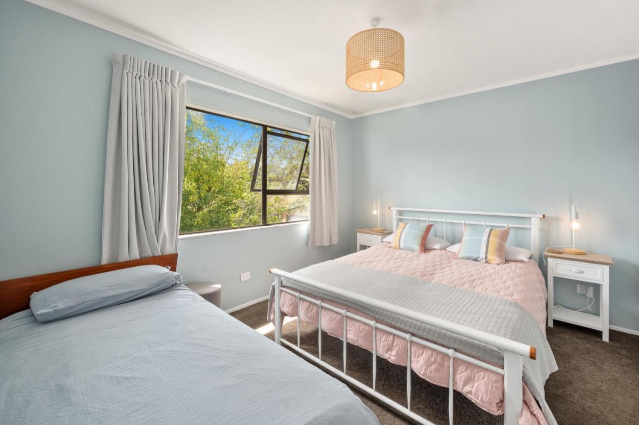 Waitahanui Lake House - Lake Taupo Holiday Home Εξωτερικό φωτογραφία